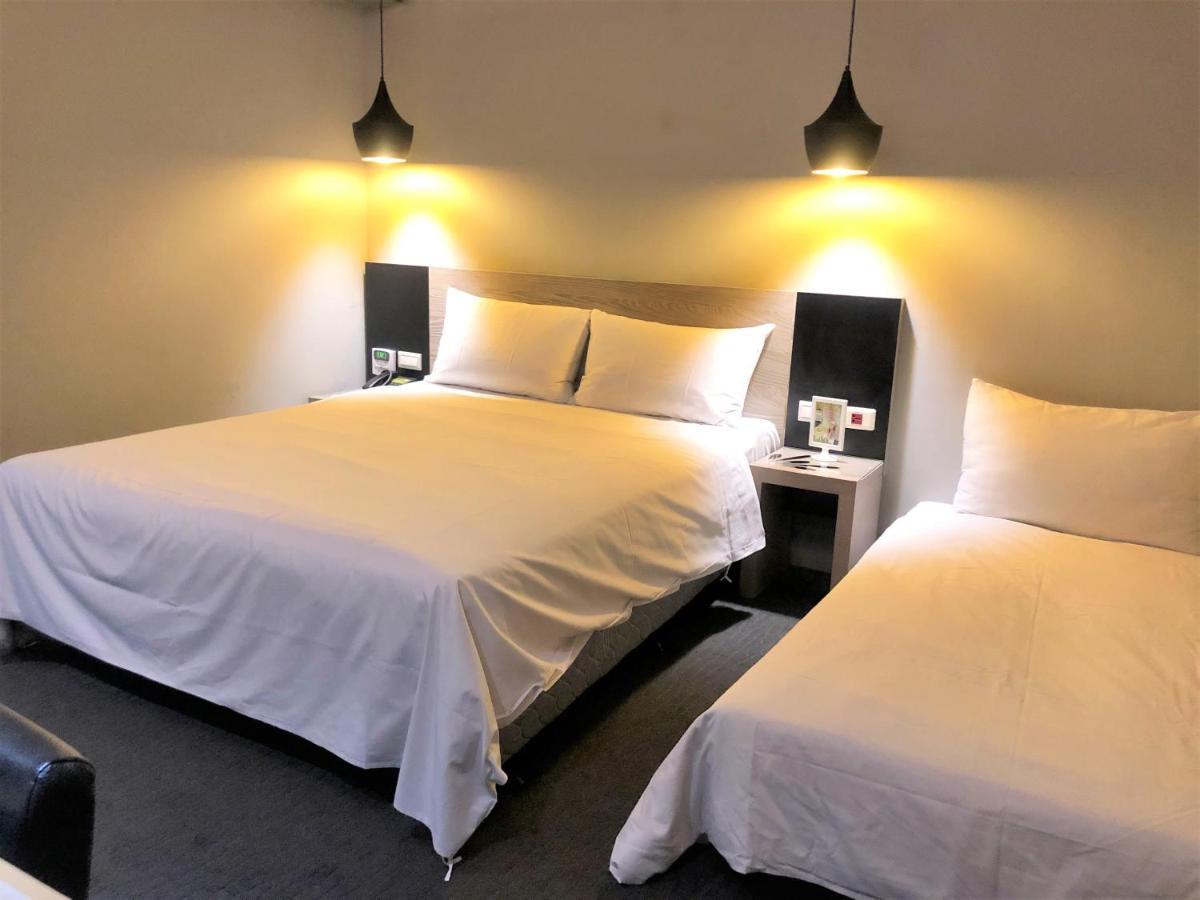 Kiwi Express Hotel - Jiuru Rd Гаосюн Екстер'єр фото