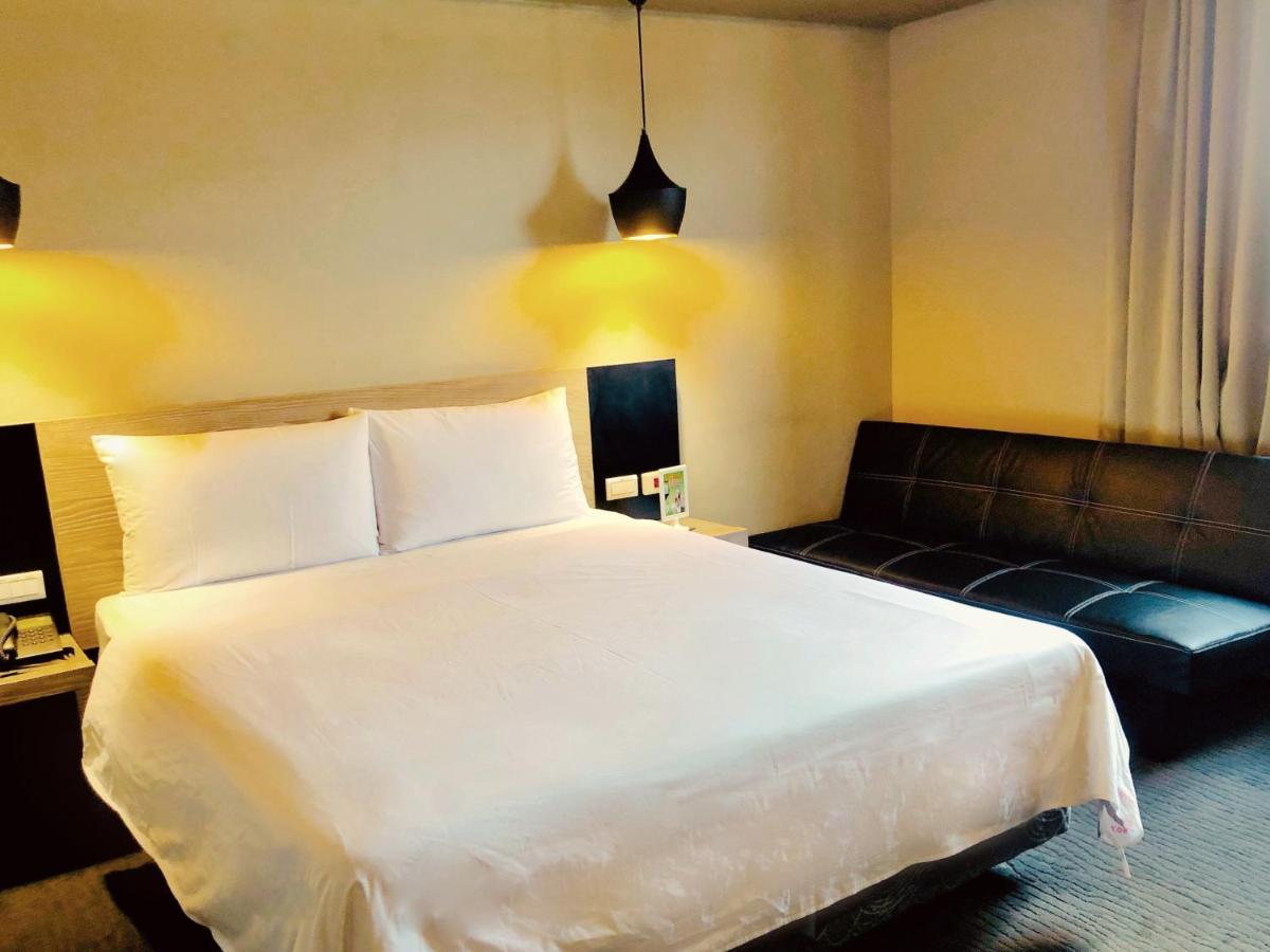 Kiwi Express Hotel - Jiuru Rd Гаосюн Екстер'єр фото