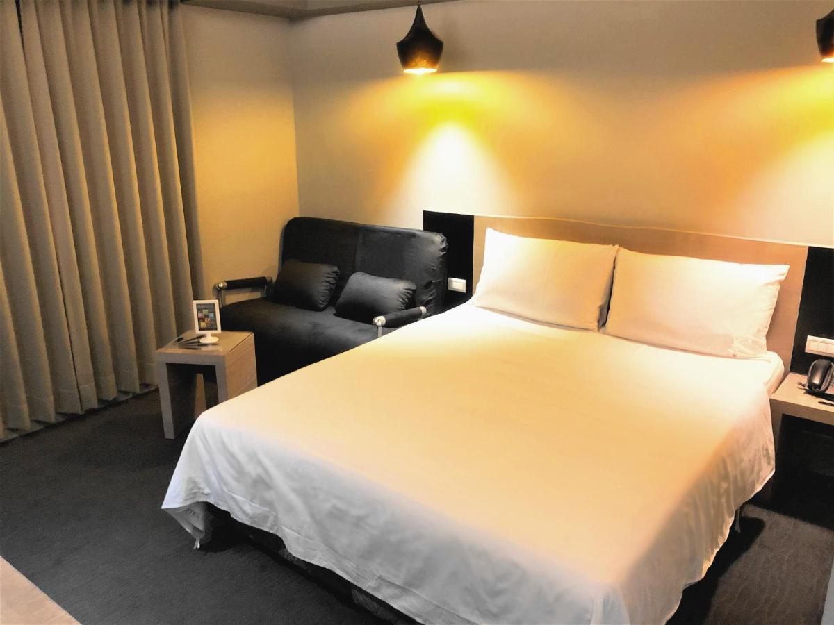 Kiwi Express Hotel - Jiuru Rd Гаосюн Екстер'єр фото