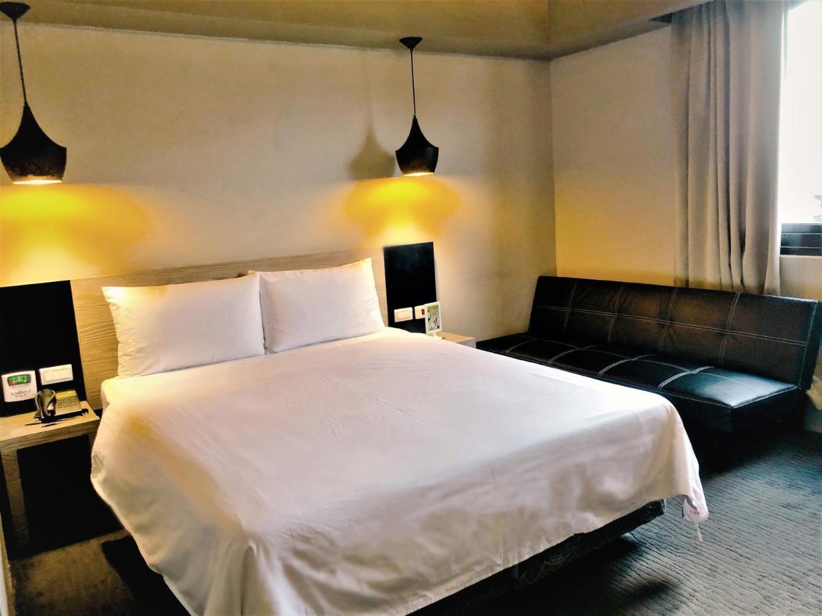 Kiwi Express Hotel - Jiuru Rd Гаосюн Екстер'єр фото