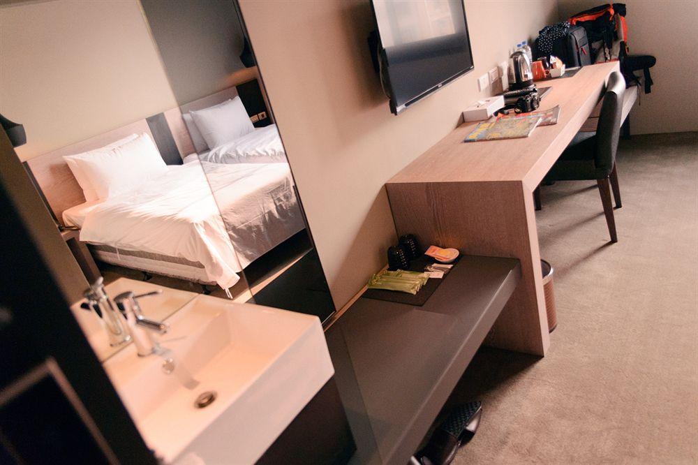 Kiwi Express Hotel - Jiuru Rd Гаосюн Екстер'єр фото