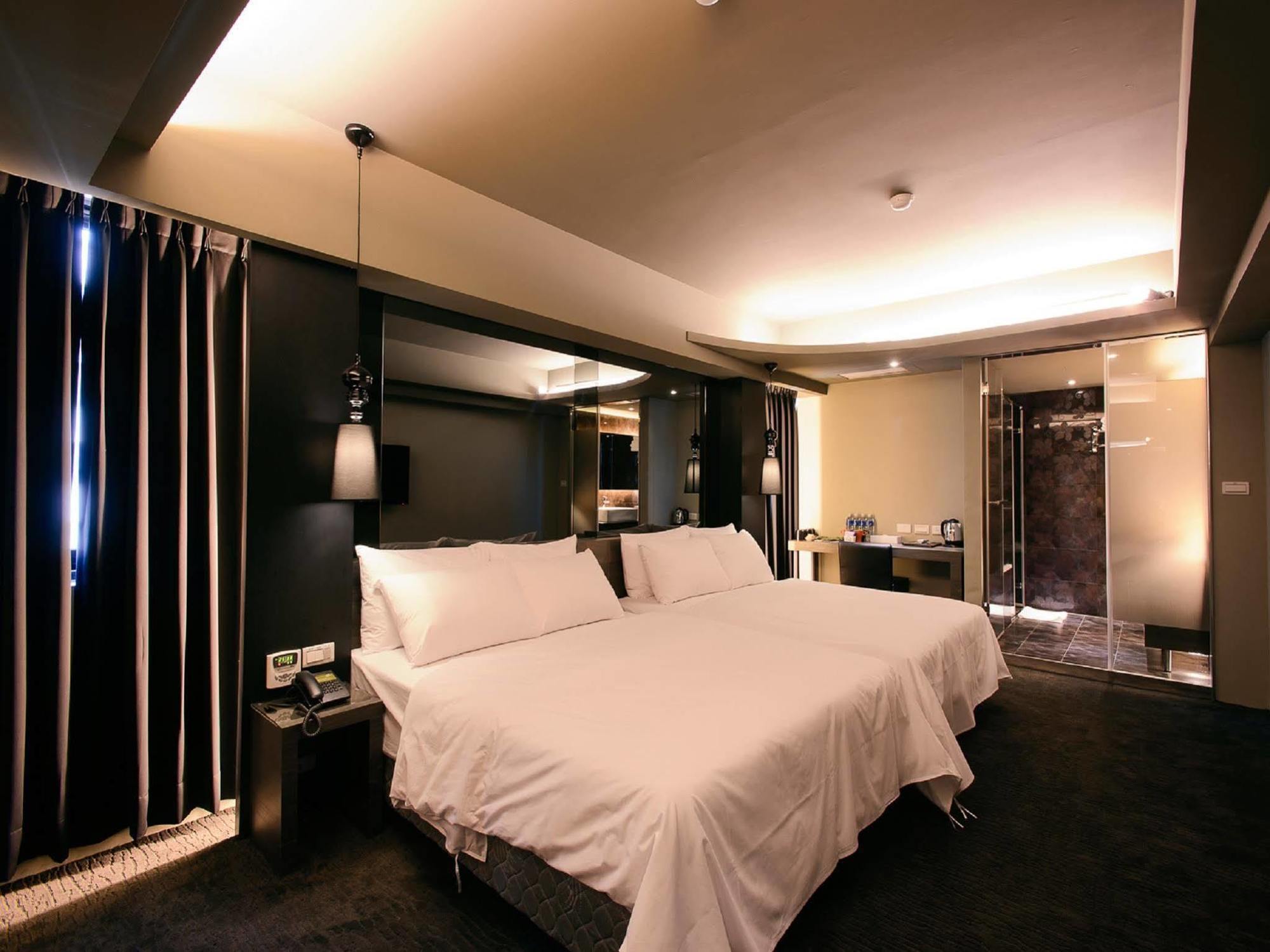Kiwi Express Hotel - Jiuru Rd Гаосюн Екстер'єр фото