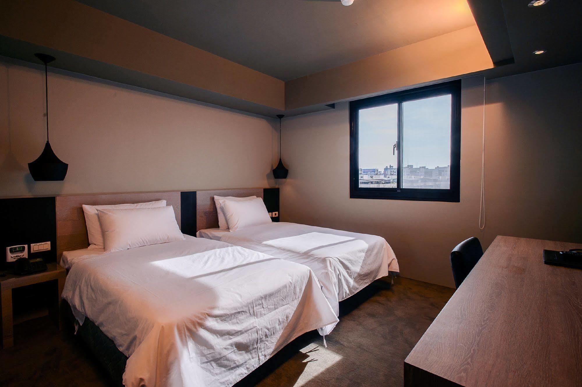 Kiwi Express Hotel - Jiuru Rd Гаосюн Екстер'єр фото